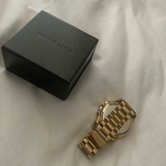 SOLD* Michael Kors Gold watch with box - Picture 4 of 4